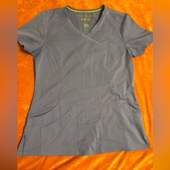Women’s XSmall Ceil Blue Scrub Top - Picture 1 of 3